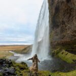 Catherine Paquin Instagram – Beauté infinie 🏔️🌞✨🍯🧚🏻 Je veux pas influencer personne, mais BOOK THE FLIGHT – où tu veux , pas besoin d’aller en Islande, mais voyager recharge l’âme 🌛🔋 

& la magie de @david_maman 📸