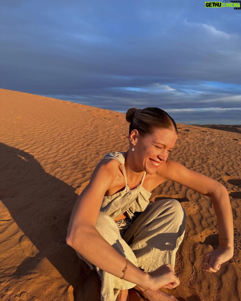 Catherine Paquin Instagram - 3 jours, 36km, 18 sacs d’électrolytes & 10372829 grains de sable dans mes souliers, une pêche SI FIÈRE 🥹