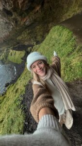 Catherine Paquin Instagram - 💭 note to self : traveling is my happy place 🌞✨🐏