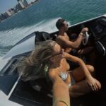 Catherine Paquin Instagram - All I want for Christmas is {traveling with} you ❤️ Incroyable la diversité des paysages d’Abu Dhabi , du désert à la mer en passant la les girafes, le surf sur les dunes et les autos sur l’eau, un rêve ✨🏄🏼‍♀️ @visitabudhabi #invitation #InAbuDhabi