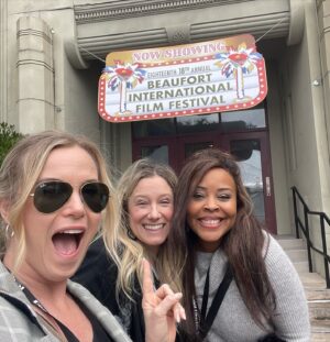 Catherine Sutherland Instagram - #fanfriday
I am a fan of Bridge to Bridgewood ! 
so proud to be supporting my girls @nakiaburrise @kelseycookeofficial at the @bftfilmfest 
Nominated for Best Comedy, Audience Choice, best actress and best director!
So proud 💗
Screening today at 2pm at the university theater in Beaufort 

Vote here
https://www.jotform.com/app/240065769436160

#backtobridgewood #catherinesutherland #nakiaburrise #kelseycookeguerra #beaufortinternationalfilmfestival #powerrangersplayback