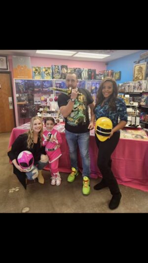Catherine Sutherland Instagram - #flashbackfriday 
Seeing the little pink ranger cosplayers never gets old! Sp precious 
#catherinesutherland #pinkranger #mightymorphinpowerrangers #cosplay #futurepinkranger #powerrangersplayback #onceandalways