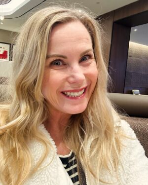 Catherine Sutherland Instagram - Indiana bound ✈️
See you soon @nakiaburrise @karanashley @michaelandrewbuoni @stevecardenaspr  @indianacomicconvention 💕

#catherinesutherland #PinkRanger #Onceandalways #KatherineHillard #Mightymorphinpowerrangers #zeo #Turbo #PinkRangerPower #Pterodactyl #cranezord #powerrangersplayback 
#gracebeginspodcast #deltaairlines