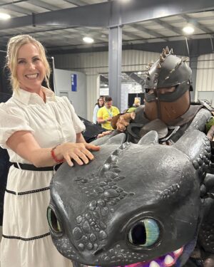 Catherine Sutherland Instagram - Thank you @nashvillecomicon 
It’s been a blast!

#catherinesutherland #PinkRanger #Onceandalways #KatherineHillard #Mightymorphinpowerrangers #zeo #Turbo #PinkRangerPower #Pterodactyl #cranezord #powerrangersplayback