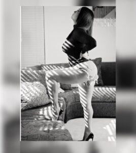 CeCe Peniston Instagram - Speak without talking sometimes…. #tbt #throwbackthursday #tbt #cecepeniston #artist #legs #artistsoninstagram #instadaily