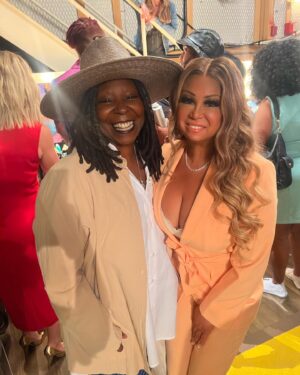 CeCe Peniston Instagram - Happy Juneteenth, everyone! 🎉 Finally got to meet the incredible @whoopiGoldberg in person, and now it's time for an exciting moment! ⏰ Tune in to @theviewabc to catch me on the show! Don't miss out! 🎉 #HappyJuneteenth #MeetingWhoopi #LiveOnABC
#theviewabc
#cecepeniston @arend.jackson @andreayoungthestylist @damakeup1 @gold_n_dayz_travel_hispeedent @byronvgarrett #teamcece @whoopigoldberg @bendaworld #whoopigoldberg