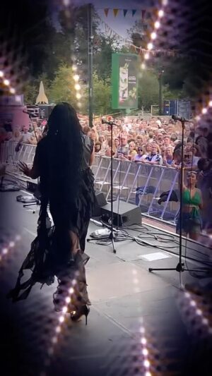 CeCe Peniston Instagram - Just a clip from @dreamlandmargate thank you so much for having me and what a great crowd #margate #instamood @angeladthecreator @byronvgarrett @andreayoungthestylist #keeponwalkin #mood #artistsoninstagram #artist #cecepeniston