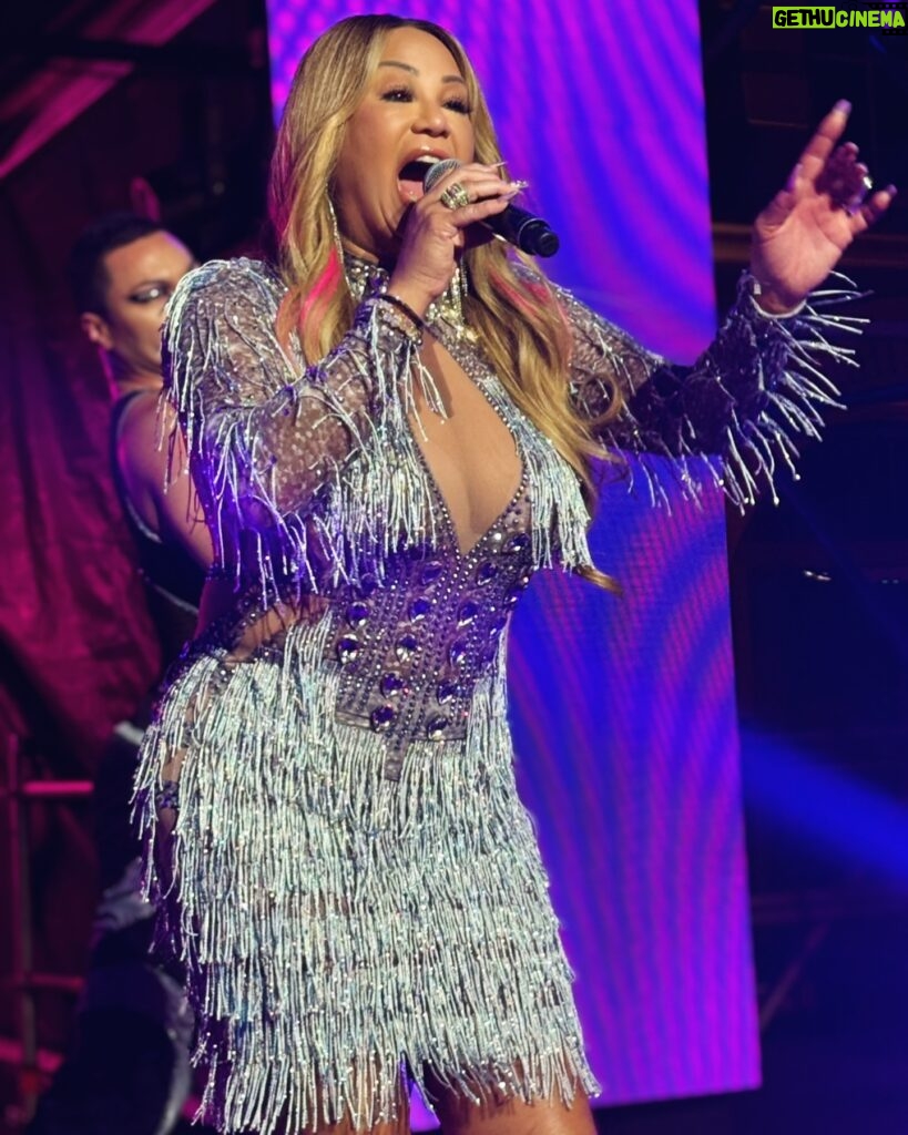 CeCe Peniston Instagram - Whenever I’m on stage love a good action shot right in the moment ❤️#cecepeniston hair by @arend.jackson fashion by @jessejcollections @thetrendhaus @sydneymardigras #instagram #instapost #mardigras #artist #artistsoninstagram #australia #lgbtq #lgbt #music ….thanks for having me