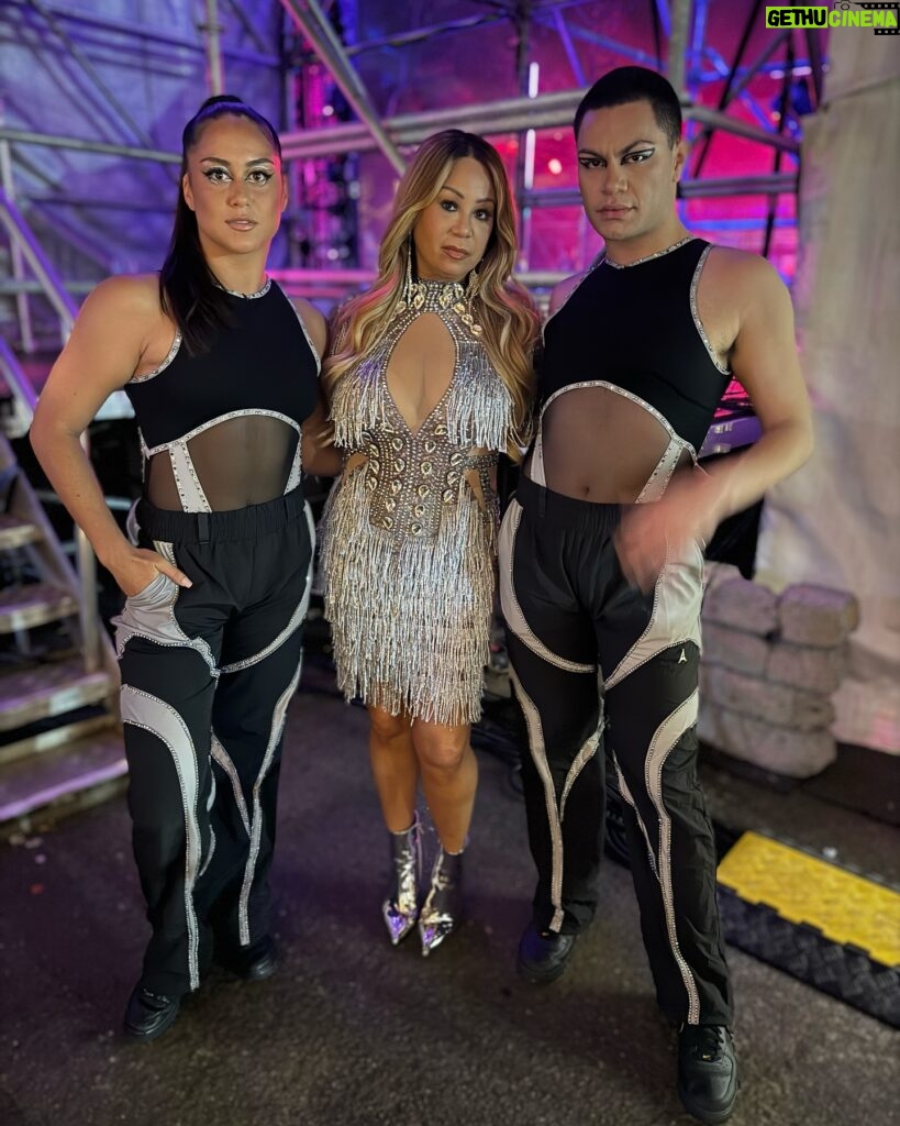CeCe Peniston Instagram - Had to grab a pic backstage before the show #cecepeniston @sydneymardigras hair by @arend.jackson fashion by @thetrendhaus @jessejcollections #teamcece #instadaily #instagram