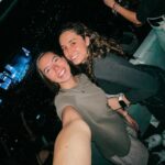 Ceci Flores Instagram - 👋🏻 2023 • Disfruté, reí, me enamoré aún más, fui al concierto de mi banda favorita con mi mejor amiga, me fui de viaje con mi hermano, se casó mi otro hermano, le enseñé a mi ahijado a ser amigo de las rayas, hice nuevos amigos, gocé a mis amigos más queridos, corrí un spartan, me gradué y dirigí mi primer cortometraje.