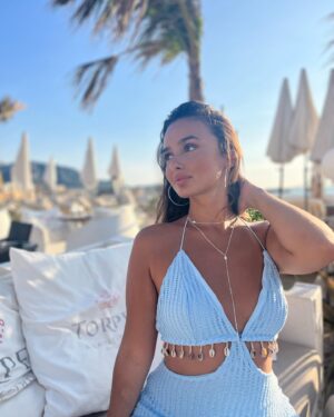 Cécile Consul Instagram - EN UN MOT si vous deviez décrire notre relation 😀😉

#marseille #merefille #été2023 #soleil#summer