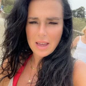 Cécile Consul Instagram - Merci..merci à toi de me suivre dans mes délires depuis toujours ❤️

Même si …mr Alzeihmer partage ta vie depuis quelques temps,j’espère qu’il ne prendra pas tt ces moments ..
(fais chier lui aussi ,il rentre ds ton cerveau OKLM)

MAMIE❤️