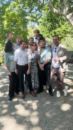 Cécilia Hornus Instagram - Merci à tous les fidèles de la série qui portent toujours tellement d’intérêt aux histoires des Mistraliens. 
Tant de gratitude. De bonheur. De contentement. 
Bravo à toutes les équipes. A leur travail constant et impeccable. 
Quelle joie ! 
@pblvofficiel @newen_studios 
@tf1 @tfxtv @tf1plus 

#marseille #plusbellelavieencoreplusbelle 
#vivelaserie #vivemespartenaires