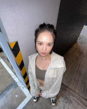 Cecilia So Instagram - omg 十年無玩過閃避球!! 最後玩咗兩局先掂到個波1下咁多🤣✨ 然後極速俾人foul… 我都係返去做瑜珈先🧘🏻‍♀️🙂‍↕️
但係一齊打波真係好開心！運動果然是無界限的多謝邀請唷🤍🩵🤍🩵✨ 

makeup: @beckybecky_k 
outfit: @lululemonhk