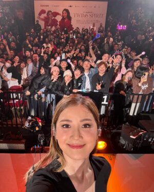 Cecilia So Instagram - fan girl moment!!!!!🥹
話說我小學追星追過twins 同埋第一次入紅館睇佢地演唱會太想偷望台底希望見到佢地跟住唔小心仆親😮‍💨 
我呀媽成日問我記唔記得我心諗我首首歌都識唱點會唔記得！！（雖然我對住呀媽就會扮唔記得因為我用咗好多零用錢買佢地嘅碟哈哈哈）
原來偶像太近喺我面前真係會好怕醜！！怕醜到電話都擺低(??) 
每首歌都真係識唱🥹 不枉我同 @zenokoo 之前已經喺屋企開住佢地嘅演唱會預習咗好耐歌單(๑•̀ㅂ•́)و✧ 喺琴晚嘅演唱會上面我地表現都ok!! 不過我絕對唔會公開我地嘅絕密彩排片段(*´∀`)~♥
這個晚上靚靚& 正正🤍✨✨✨