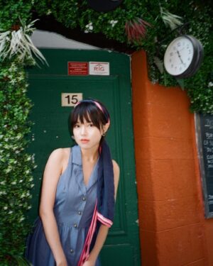 Cecilia So Instagram - 要好好記錄第一次就遇到這麼可怕的地震的感覺

1. 不要笑我真的以為我住的大樓要倒下來了，因為我住7樓真的很晃🥲
2. 我完全不知道遇到地震要躲去哪裏？幸好房東是個親切的媽媽，和她的小狗就我們三個抱在一起渡過了地震的三十秒🥹 作為超容易覺得尷尬的人當下只覺得好溫暖，謝謝房東媽媽，還有自己因為膽小而訂了有房東的房子⋯🫣
3. 原來在以為大樓要倒下這種危急關頭，完全不會想得到要打給誰或求救，只感覺到心跳很快很快這種緊張感覺，腦袋是一片的空白，還有希望小狗不要太害怕⋯
4. 希望在台灣的大家都平平安安要小心～ 謝謝大家的問候我就不一一回覆了但都有看都好好收到了love🤍

（人在台北但剛曬了之前在法國的菲林🫨）

#珊在台北記