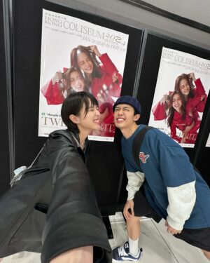 Cecilia So Instagram - fan girl moment!!!!!🥹
話說我小學追星追過twins 同埋第一次入紅館睇佢地演唱會太想偷望台底希望見到佢地跟住唔小心仆親😮‍💨 
我呀媽成日問我記唔記得我心諗我首首歌都識唱點會唔記得！！（雖然我對住呀媽就會扮唔記得因為我用咗好多零用錢買佢地嘅碟哈哈哈）
原來偶像太近喺我面前真係會好怕醜！！怕醜到電話都擺低(??) 
每首歌都真係識唱🥹 不枉我同 @zenokoo 之前已經喺屋企開住佢地嘅演唱會預習咗好耐歌單(๑•̀ㅂ•́)و✧ 喺琴晚嘅演唱會上面我地表現都ok!! 不過我絕對唔會公開我地嘅絕密彩排片段(*´∀`)~♥
這個晚上靚靚& 正正🤍✨✨✨