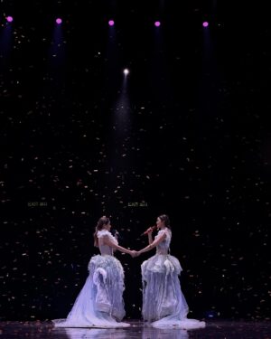 Cecilia So Instagram - fan girl moment!!!!!🥹
話說我小學追星追過twins 同埋第一次入紅館睇佢地演唱會太想偷望台底希望見到佢地跟住唔小心仆親😮‍💨 
我呀媽成日問我記唔記得我心諗我首首歌都識唱點會唔記得！！（雖然我對住呀媽就會扮唔記得因為我用咗好多零用錢買佢地嘅碟哈哈哈）
原來偶像太近喺我面前真係會好怕醜！！怕醜到電話都擺低(??) 
每首歌都真係識唱🥹 不枉我同 @zenokoo 之前已經喺屋企開住佢地嘅演唱會預習咗好耐歌單(๑•̀ㅂ•́)و✧ 喺琴晚嘅演唱會上面我地表現都ok!! 不過我絕對唔會公開我地嘅絕密彩排片段(*´∀`)~♥
這個晚上靚靚& 正正🤍✨✨✨