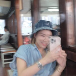 Cecilia So Instagram - 點呀？配呢個bgm 加上紅眼晴幽幽的看着這鏡頭有無feel? 😇💚⚓️🚢🛶
我真係好鍾意渡海小輪，希望唔好消失🥹 salute to 水手叔叔！！佢著住呢套水手服有點可愛，雖然我地問佢點上上層佢只係笑笑口趕我地出去再叫我地買飛入黎🤣

dress& handbag: @kapok @futureclassicsofficial 
@lagarepr