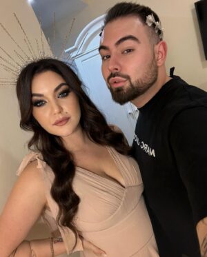 Celeste Buckingham Instagram - Behind the scenes s mojou úžasnou @celbuckingham na natáčaní nového klipu k singlu #VENUŠA s krasnou @dominikamirgovaofficial 🤍🤍🤍🤍

Už je to vonkuuu tak neváhajte a bezte všetci pozrieť 😉

#music #passion #fashion #makeup #hair #job