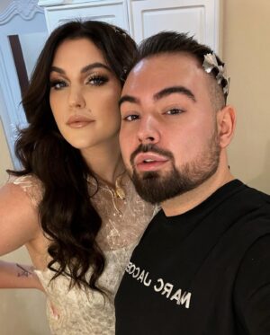 Celeste Buckingham Instagram - Behind the scenes s mojou úžasnou @celbuckingham na natáčaní nového klipu k singlu #VENUŠA s krasnou @dominikamirgovaofficial 🤍🤍🤍🤍

Už je to vonkuuu tak neváhajte a bezte všetci pozrieť 😉

#music #passion #fashion #makeup #hair #job