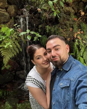Celeste Buckingham Instagram - Výlet do @montepalacemadeira bol užasný 🖤 Ale vlastne aj celý týžden spolu na Madeire 🙏🏻 Veríme že máte super začiatok nového roka a prajeme vám krásny zvyšok dňa #madeira #vylet #holiday #friends #island #monte