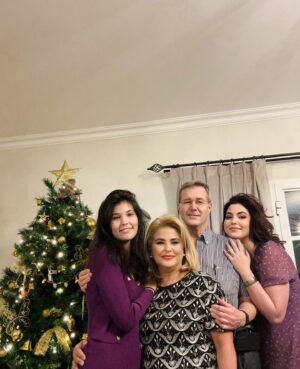 Celeste Buckingham Instagram - Krásne sviatky vám prajeme 🎄 S kým ste ich trávili vy? 🖤 #buckinghamfamily #vianocenamadeire #happyholidays