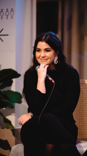 Celeste Buckingham Instagram - Kto pozná HRIATÔ? 😁 Aj o Vianociach sme sa rozprávali so speváčkou @celbuckingham 🤍💨🧠💬 Celý podcast prvého dielu Vypusti dušu si môžete vypočuť na Spotify, link v našom Bio🔗