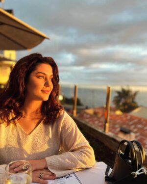 Celeste Buckingham Instagram - Just another day in paradise ✨ O chvíľu budem opäť na Slovensku a v Čechách, ale zatiaľ si ešte uživám Madeirské slniečo - prajem vám krásne víkend #madeira #home #domanaostrove