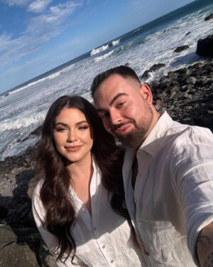 Celeste Buckingham Instagram - Nie je krajšie miesto na ktorom by som si vedel predstaviť pracovat 🏝️🤍 Hlavne ak je pri tom moja @celbuckingham ĎAKUJEM 😘

#madeira #beach #glam #music #video #picoftheday