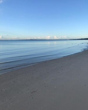 Celia Ireland Instagram - Morning walk...sky, sand, sea. Big love to all xx