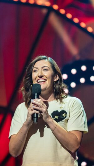 Celia Pacquola Instagram - Meet cute? @melbcomedyfestival @oxfamaustralia gala  @abctv #standup 3 shows left