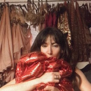 Cemre Melis Çınar Instagram - Bence her şey Beyaz Show'a çıkamadığım için oluyor. Helyum görünce bişey oluyo bana hsfahsfdsfsgag