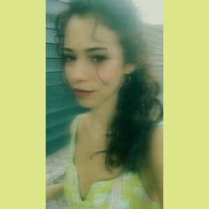 Ceren Koç Instagram - elimin altindaki renk 🚃