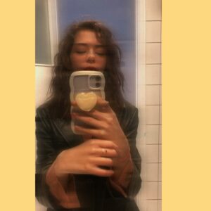 Ceren Koç Instagram - hearts and tiles get along together 💛