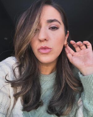 Ceren Taşçı Instagram - Saçlarımı kendim kestim nasıl olmuş?Sonra da fotoğrafımı çektim yine kendim.Kendi kendime yetmeyi abartıp, kendimi yuttum galiba…