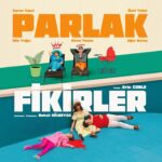 Ceren Taşçı Instagram - Ben bir hayale ortak oldum sonra o hayal benim de hayalim oldu.Bir oyun yapmak çok meşakkatli bir iş ama bir yandan da tüm zorluklarına rağmen bir o kadar keyifli ve öğretici.Bir sürü şey öğrenerek devam ediyorum hayatıma ve bu oyunla beraber hayatıma katılan müthiş ekip arkadaşlarıma kocaman teşekkür etmek istiyorum; inatla,sevgi ve saygıyla bir arada olmaya ve üretmeye devam ettiğiniz için.İyi ki❤️ Biz @parlakfikirleroyun ile ; 22 Mart 20.30’da @sestiyatrosu 23 Mart 20.30’da @alankadikoy ‘de olacağız. KÜNYE: Yazar: Eric COBLE Çevirmen: Buket GÜLBEYAZ Yönetmen: Buket GÜLBEYAZ Dekor ve Kostüm Tasarımı: Ahsen Nur YAMAN Işık Tasarımı: Osman AKTAN Hareket Düzeni: Fethi Arda ERGÜL Efekt Tasarımı: Metin KÜÇÜKYILMAZ Yardımcı Yönetmen: Onur DEMİRCAN Reji Asistanı, Sahne Amiri: İlayda ŞALLI Yapım Asistanı: Atakan UYANIK Prova Fotografçısı: Ceyda ASLAN Afiş Fotoğrafçısı: Nilay EREN Concept Tasarımcısı: Mürsel GÜVEN Yapımcılar: Flanör Yapım, Platz Project Yürütücü Yapımcı: No Yapım Oyuncular: Ceren Taşçı, Ünal Yeter, Dila Yağcı, Kiraz Tosun, Uğur Baran @bonobotiyatro @platzproject @flanoryapim @noyapim Bazı notlar: Buket @buketgulbeyaz seni zekanı,zerafetini,insanlığını çok seviyorum❤️ Uğur @ugurbrnn ve Dila @dilayagci ne çektik be ama hep destektiniz sağolun☺️ Ünal @unalyeter yeni geldin herkese kendini sevdirdin benden daha çok sevecekler seni sinirim bozuluyor Kiraz @kkiraztosun güzel enerjinle hoş geldin💕 Onur başgan @onordomorcon yanan beynimizi marş beyin tamirine beraber götürelim, emeklerinin tarifi yok❤️ Bütün fotoğrafları çekip sadece yansıması görülen canım asistanımız @salliilayda iyi ki varsın❤️ Ve arkada deli gibi koşturan bütün ekip,bize inanan yapımcılarımız iyi ki varsınız hepiniz🌹 #parlakfikirler #tiyatro #sestiyatrosu #alankadıköy