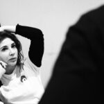 Ceren Taşçı Instagram - Ben bir hayale ortak oldum sonra o hayal benim de hayalim oldu.Bir oyun yapmak çok meşakkatli bir iş ama bir yandan da tüm zorluklarına rağmen bir o kadar keyifli ve öğretici.Bir sürü şey öğrenerek devam ediyorum hayatıma ve bu oyunla beraber hayatıma katılan müthiş ekip arkadaşlarıma kocaman teşekkür etmek istiyorum; inatla,sevgi ve saygıyla bir arada olmaya ve üretmeye devam ettiğiniz için.İyi ki❤️ Biz @parlakfikirleroyun ile ; 22 Mart 20.30’da @sestiyatrosu 23 Mart 20.30’da @alankadikoy ‘de olacağız. KÜNYE: Yazar: Eric COBLE Çevirmen: Buket GÜLBEYAZ Yönetmen: Buket GÜLBEYAZ Dekor ve Kostüm Tasarımı: Ahsen Nur YAMAN Işık Tasarımı: Osman AKTAN Hareket Düzeni: Fethi Arda ERGÜL Efekt Tasarımı: Metin KÜÇÜKYILMAZ Yardımcı Yönetmen: Onur DEMİRCAN Reji Asistanı, Sahne Amiri: İlayda ŞALLI Yapım Asistanı: Atakan UYANIK Prova Fotografçısı: Ceyda ASLAN Afiş Fotoğrafçısı: Nilay EREN Concept Tasarımcısı: Mürsel GÜVEN Yapımcılar: Flanör Yapım, Platz Project Yürütücü Yapımcı: No Yapım Oyuncular: Ceren Taşçı, Ünal Yeter, Dila Yağcı, Kiraz Tosun, Uğur Baran @bonobotiyatro @platzproject @flanoryapim @noyapim Bazı notlar: Buket @buketgulbeyaz seni zekanı,zerafetini,insanlığını çok seviyorum❤️ Uğur @ugurbrnn ve Dila @dilayagci ne çektik be ama hep destektiniz sağolun☺️ Ünal @unalyeter yeni geldin herkese kendini sevdirdin benden daha çok sevecekler seni sinirim bozuluyor Kiraz @kkiraztosun güzel enerjinle hoş geldin💕 Onur başgan @onordomorcon yanan beynimizi marş beyin tamirine beraber götürelim, emeklerinin tarifi yok❤️ Bütün fotoğrafları çekip sadece yansıması görülen canım asistanımız @salliilayda iyi ki varsın❤️ Ve arkada deli gibi koşturan bütün ekip,bize inanan yapımcılarımız iyi ki varsınız hepiniz🌹 #parlakfikirler #tiyatro #sestiyatrosu #alankadıköy