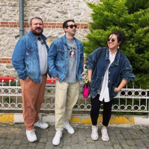 Ceren Taşçı Instagram - Arkadaşlar umarım bir tek benim güldüğüm bir oyun yapmıyoruzdur?🤣❤️
Yakında ➡️ @germinaltiyatro