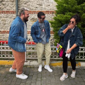 Ceren Taşçı Instagram - Arkadaşlar umarım bir tek benim güldüğüm bir oyun yapmıyoruzdur?🤣❤️
Yakında ➡️ @germinaltiyatro