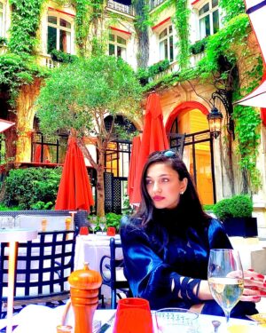 Ceren Yılmaz Instagram - Hayat ne garip o anı yaşarken hiç anlamıyorsunuz ne kadar şanslı olduğunuzu. O yüzden her zaman sormak lazım kendi kendinize nasıl bu kadar şanslı oldum? ❤️