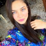 Ceren Yılmaz Instagram - Bugün rengarenk giyinin çocuklar gibi 🌈 💜💚💖💙 #23nisan 😇