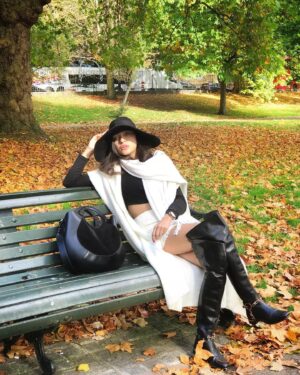 Ceren Yılmaz Instagram - Yaz gelmeden Sonbaharı bekler olduk.. 🍂 🍂🍂