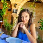 Ceren Yılmaz Instagram - Düşüncelerini değiştirmeyenler yalnızca deliler ve ölülerdir. 🦋