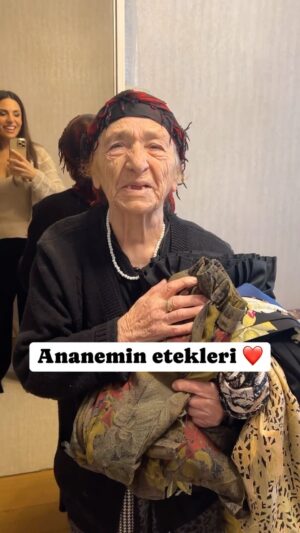 Cevahir Turan Instagram - Canım ananem 🥰 Yıllar önce severek giydiği eteklerini bana verirken çok mutluydu. 94 yaşındaki kadının mutluluğuna mutluluk katmak için etekleri kendi bedenime göre daralttım ve sonuç 🥰 Ben çok sevdim. Beğenenler burada mı? 🥰