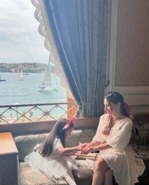 Cevahir Turan Instagram - Güzelliklerim 🥰 Onlarla daha güzel oluyorum ❤️