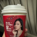 Cha Joo-young Instagram – ❤️‍🔥❤️‍🔥❤️‍🔥 볼뉴머 사랑해요 감사해요 추운 날 따뜻한 커피에 모두 촬영장에서 넘 든든하게 힘이 나요 🥰 고맙습니다 클래시스 볼뉴머! 모델이라 행복해 짜릿해 최고야!❤️‍🔥
@classys_kr @volnewmer.kr #원경