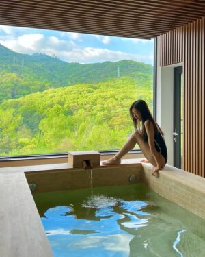 Chae Seo-jin Instagram - 잠은 못 자도 수영 🏊🏻‍♂️🩱🤿