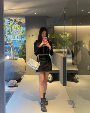Chae Seo-jin Instagram - 퐈이어👀
