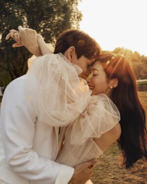 Chae Seo-jin Instagram - 안녕하세요 !
벌써 겨울도 끝자락이네요
다들 잘 지내고 계시나요?

오랫동안 지켜봐 주시고, 응원해 주신 분들께 전하고 싶은 얘기가 있어 글을 쓰게되었어요 
다가오는 4월 7일, 결혼합니다❣️
제가 소식을 전해드리고 싶었는데 기사가 먼저 나가게 되었네요
제 배우자는 참 따뜻하고 제가 닮고 싶은 사람이에요
제 새로운 시작을 응원해 주시고 축복해 주시면 감사하겠습니다

평생 아끼면서 예쁘게 살겠습니다
모두 행복하세요 !